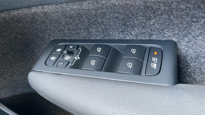 Volvo XC40 2.0 B3P Plus Dark 5dr Auto Petrol Estate